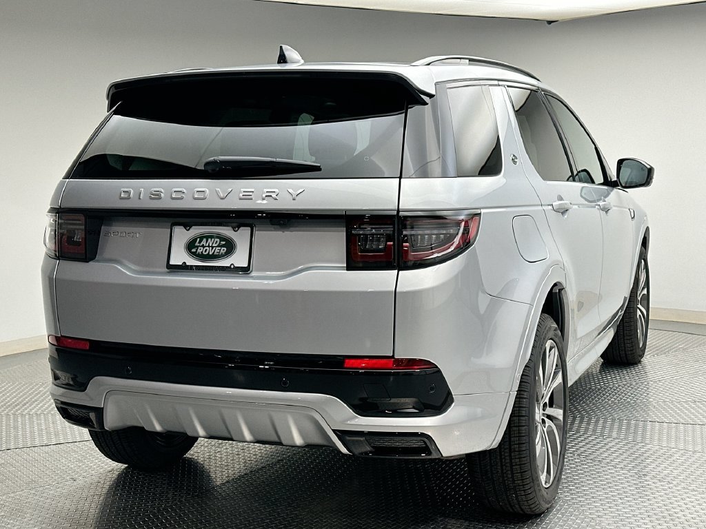 Used 2025 Hakuba Silver Metallic Land Rover S image 2