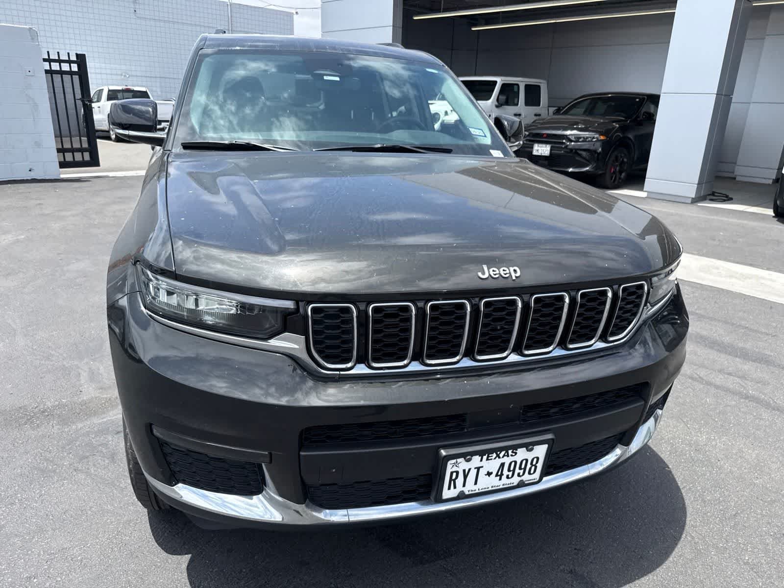 Used 2022 Rocky Mountain Pearlcoat Jeep Limited image 6