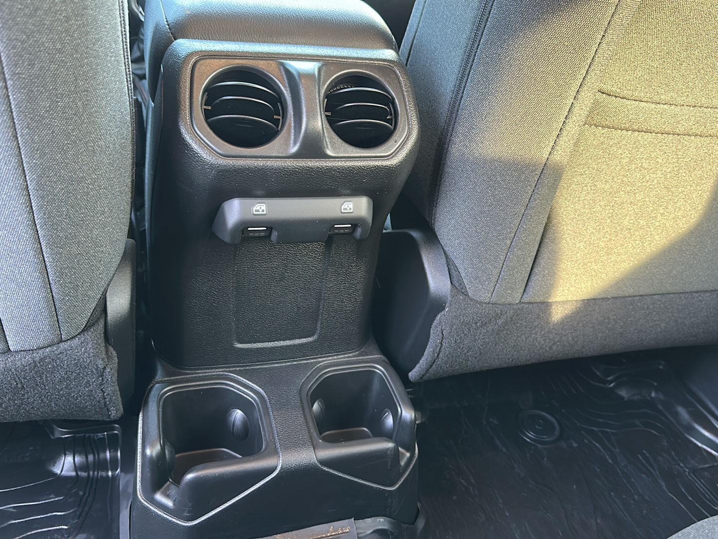 Used 2025 Anvil Clearcoat Jeep Sport S image 28