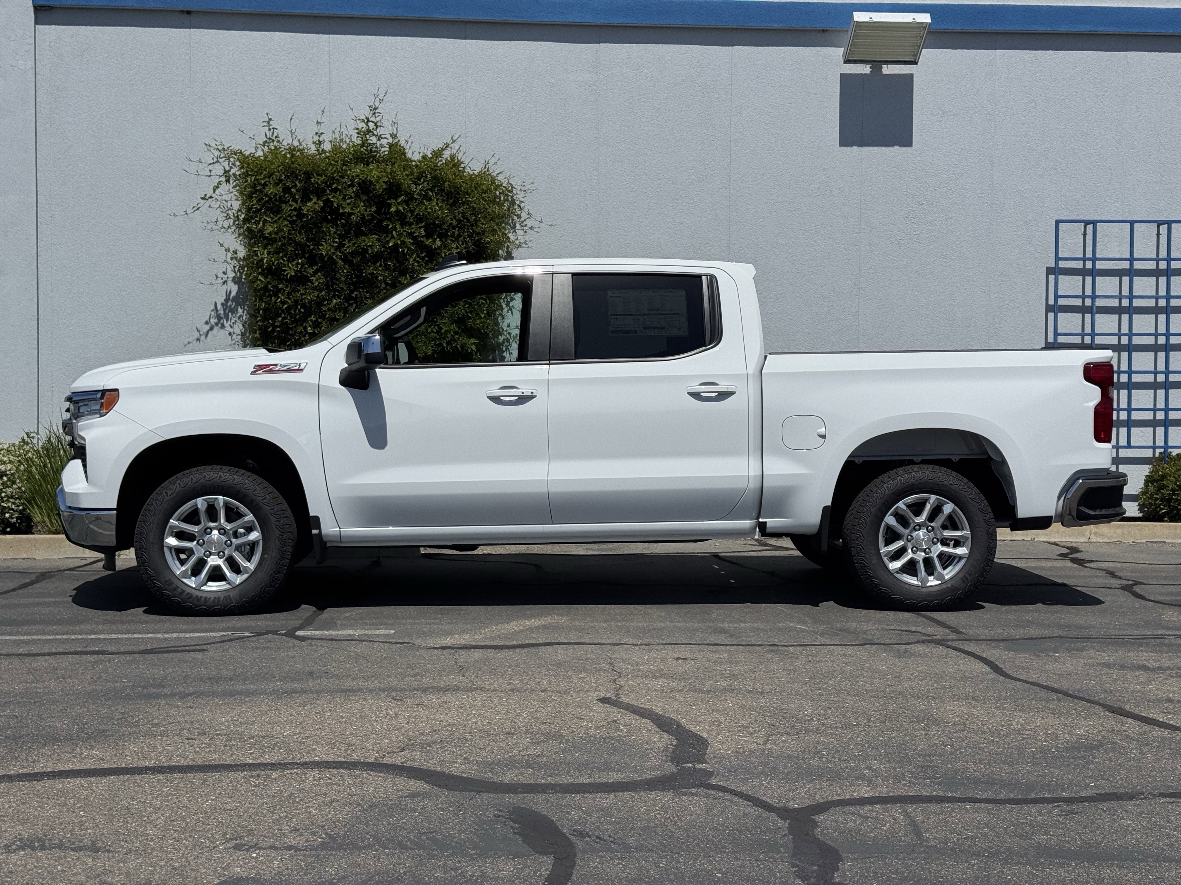 Used 2026 Summit White Chevrolet LT image 4