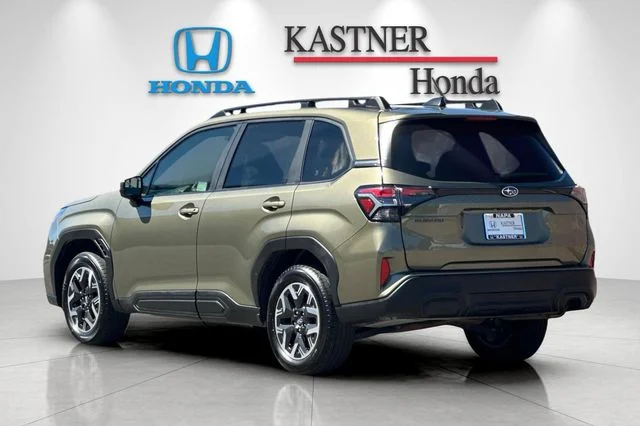 Used 2025 Green Metallic Subaru Premium image 8