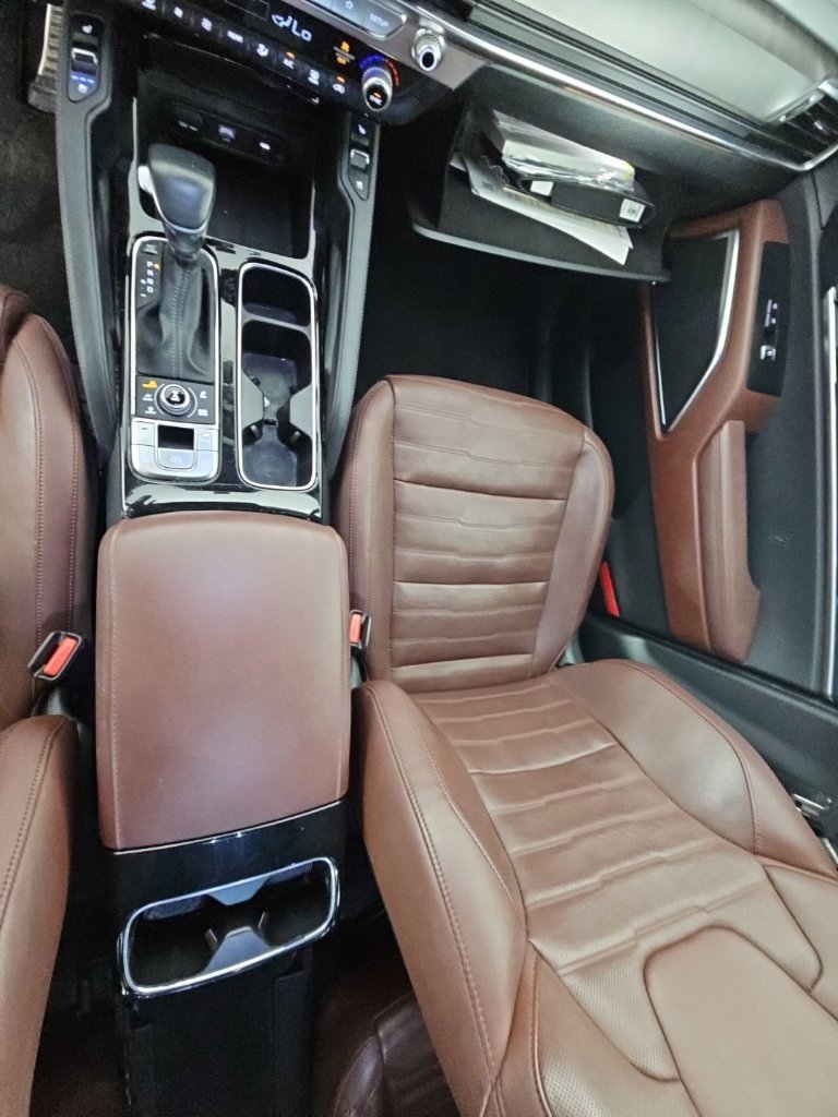 Used 2023 White Kia SX-Prestige image 32
