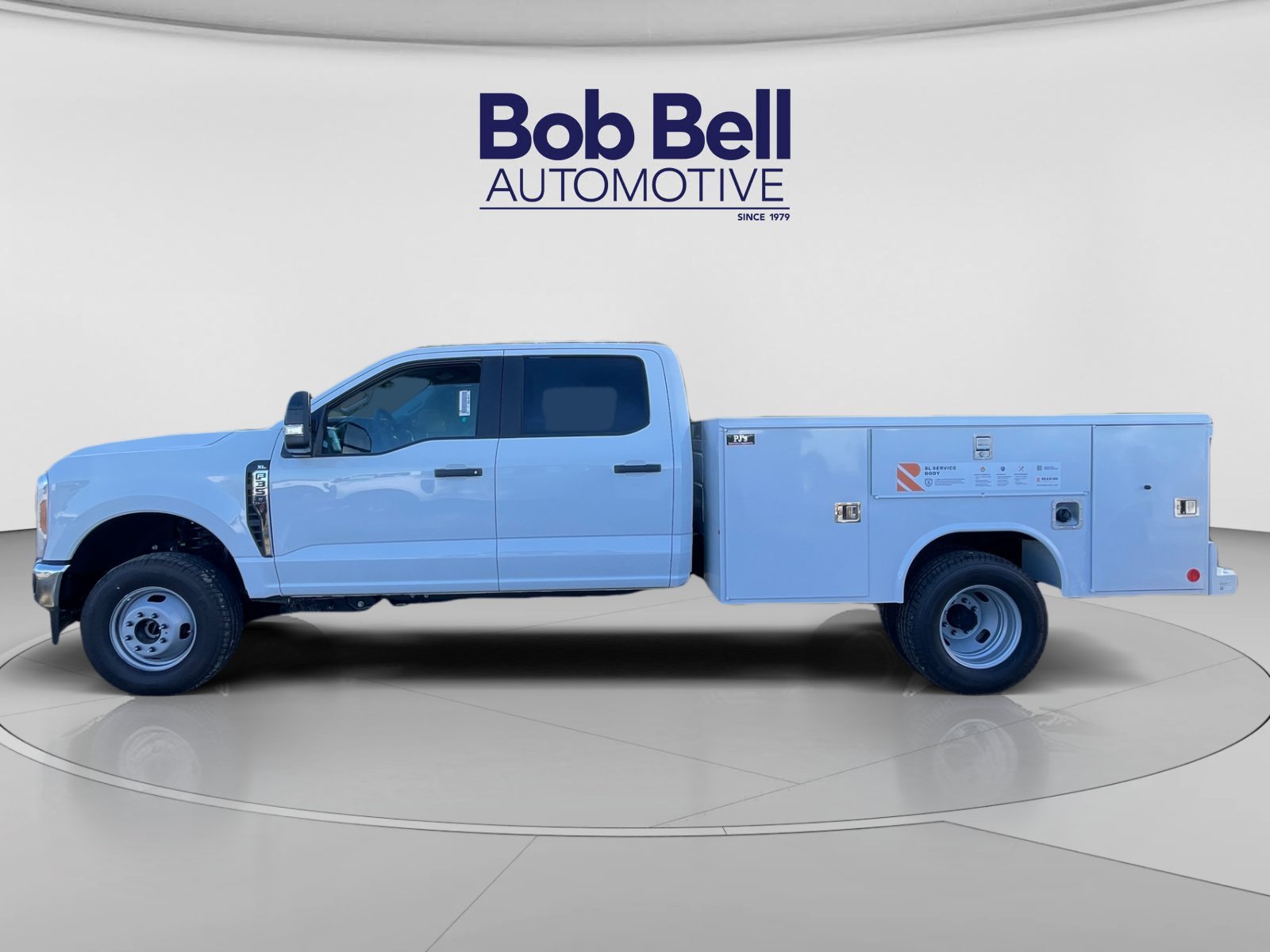 New 2026 Oxford White Ford F-350® XL image 2