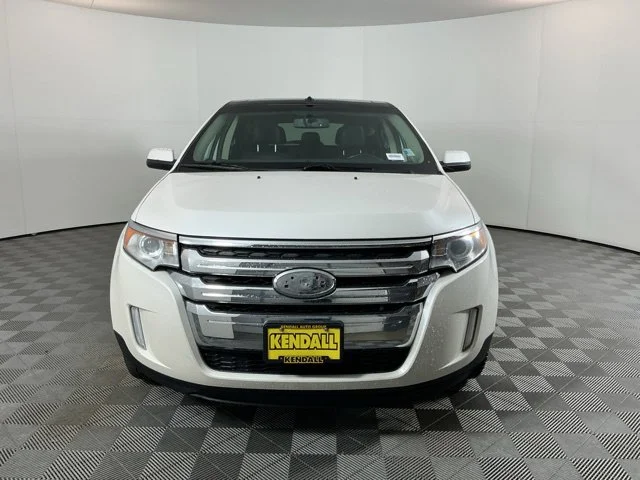 Used 2011 White Platinum Clearcoat Metallic Ford Limited image 2