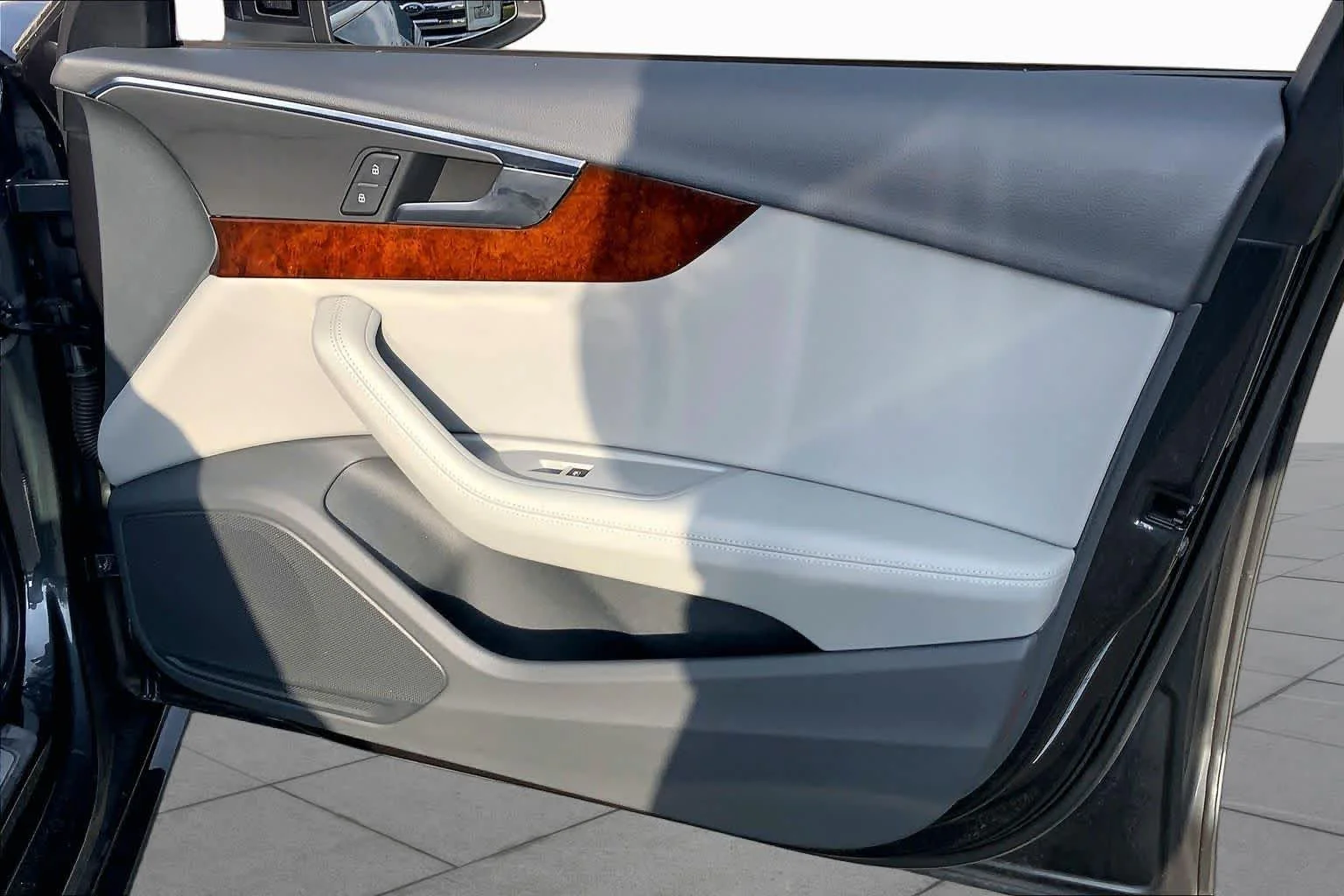 Used 2019 Manhattan Gray Metallic Audi Premium Plus image 23