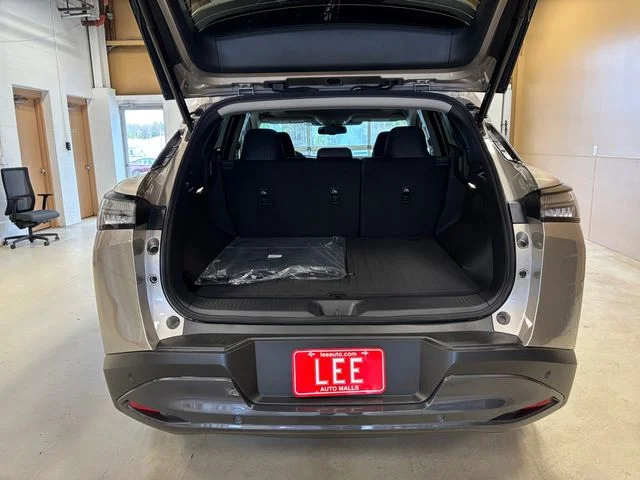 New 2026 Gold Nissan SL image 18