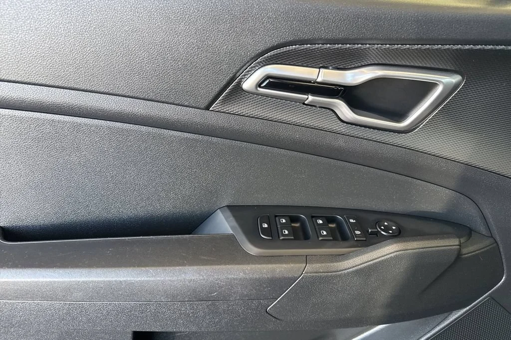 Used 2023 Black Kia LX image 11