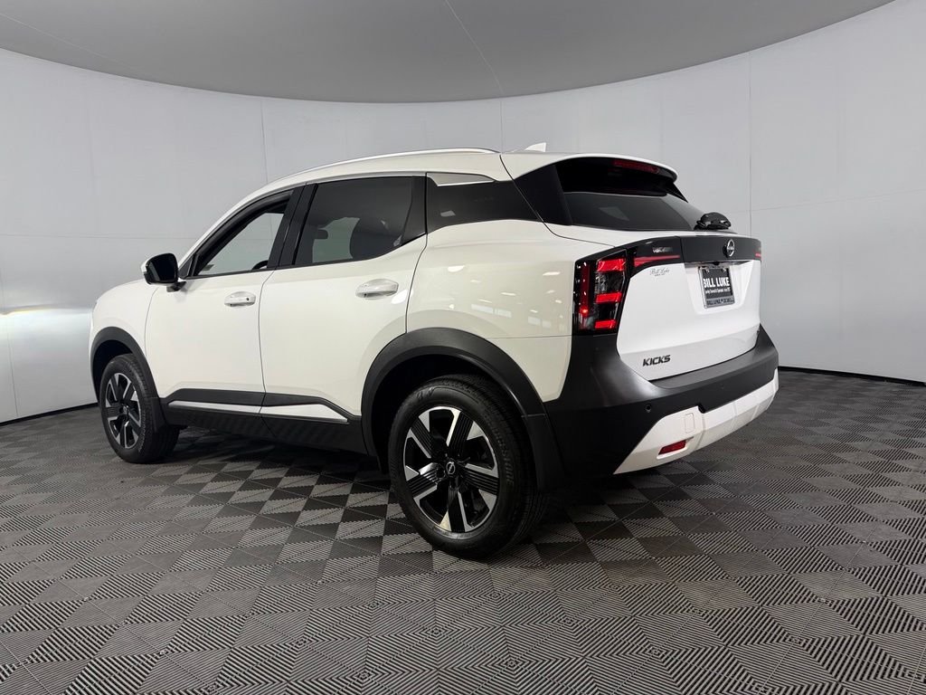 Used 2025 White Nissan SR image 9