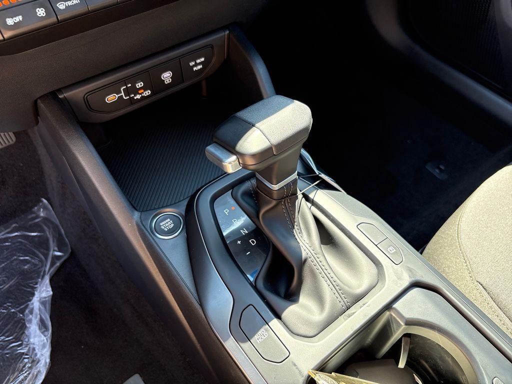 New 2026 Snow White Pearl Kia LXS image 22