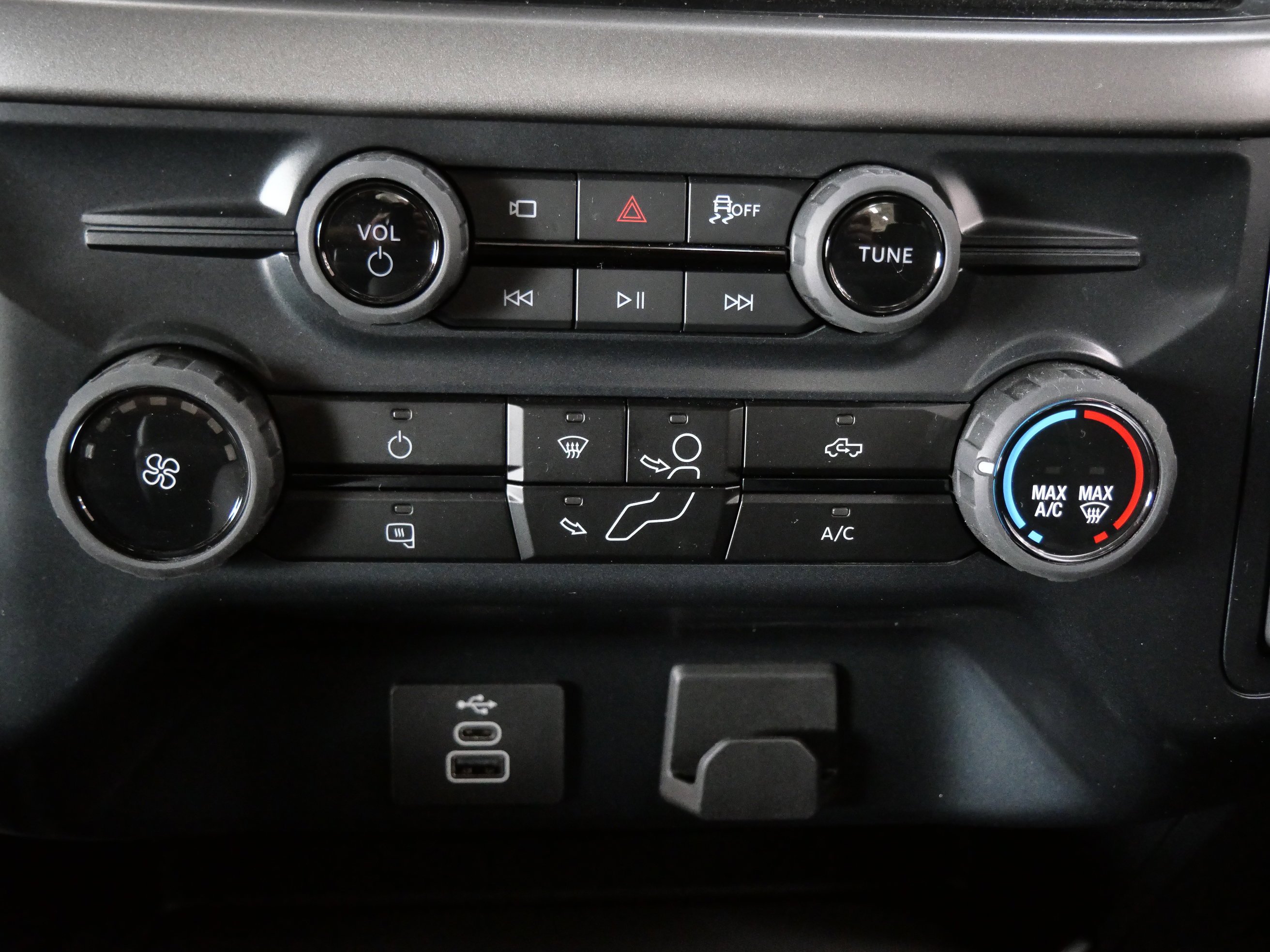 Used 2025 Orange Ford XL Sleeper image 17