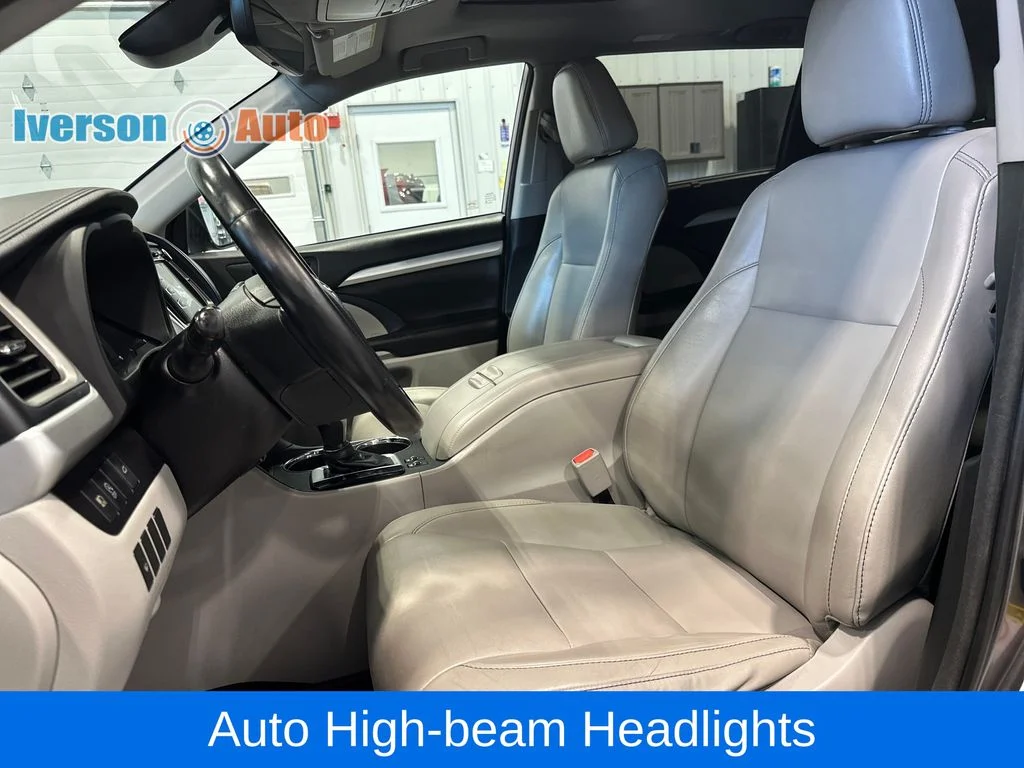 Used 2018 Gray Toyota XLE image 18