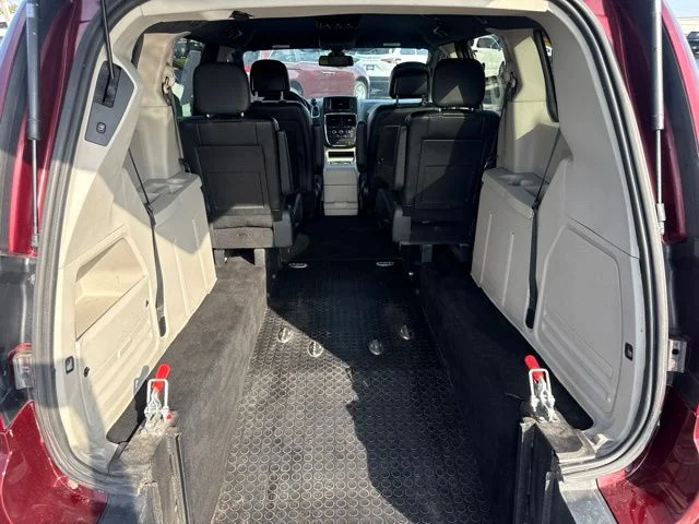 Used 2018 Red Dodge SXT image 11