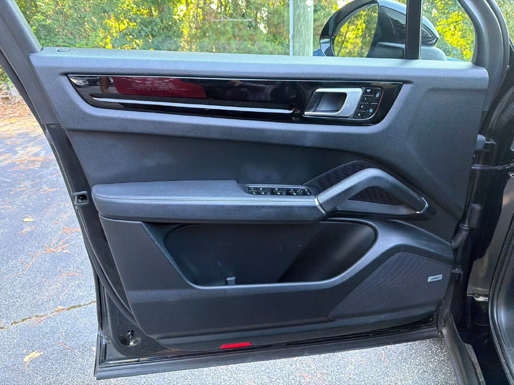 Used 2020  Porsche Base image 10