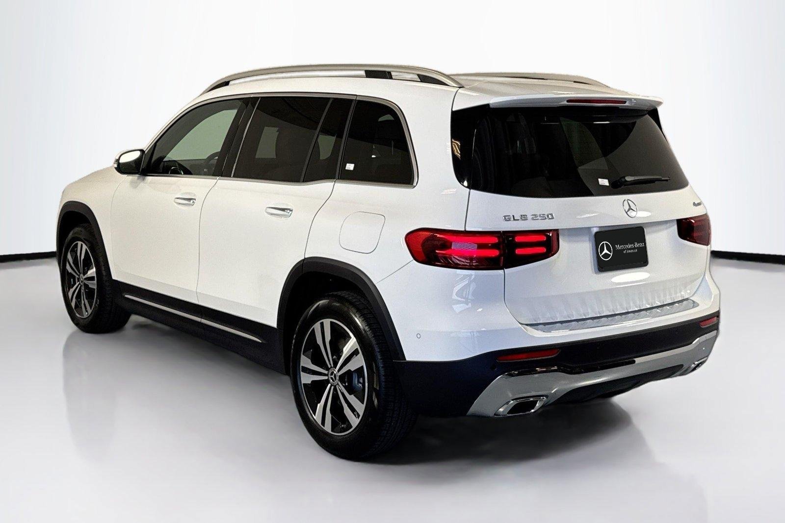 New 2026 Polar White Mercedes-Benz GLB 250 image 7