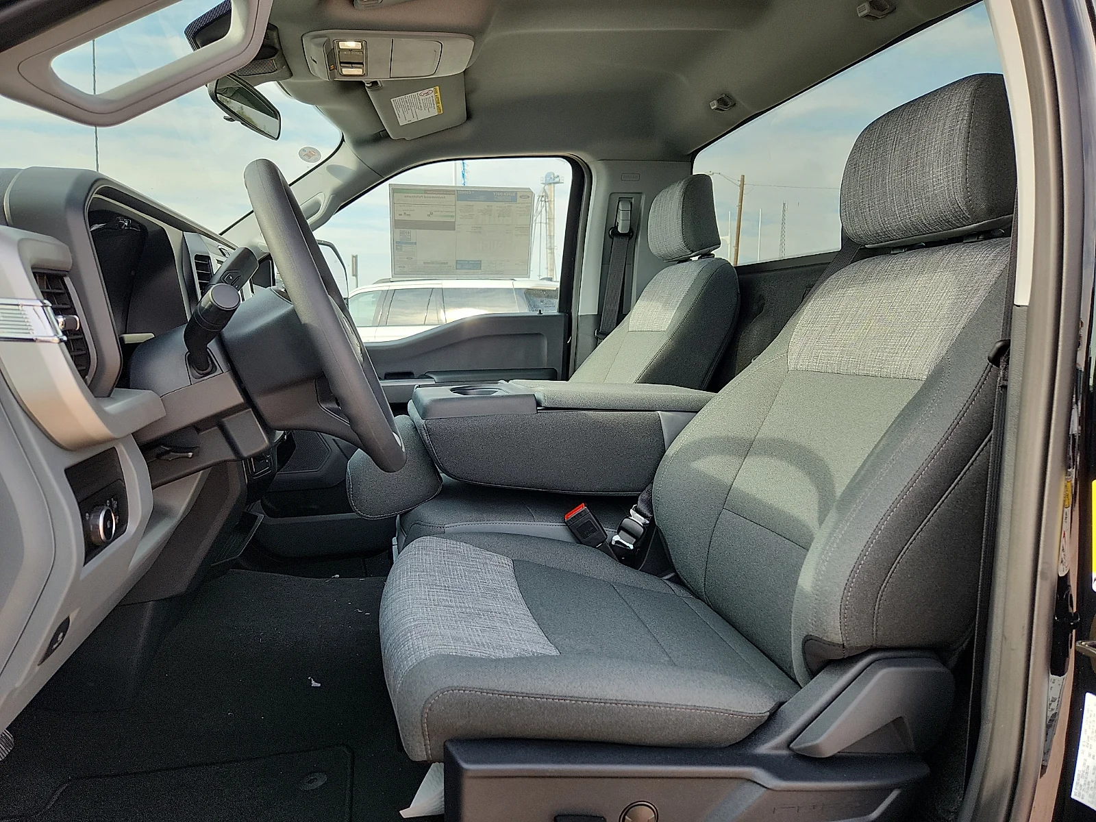 New 2027 Agate Black Metallic Ford XLT image 17