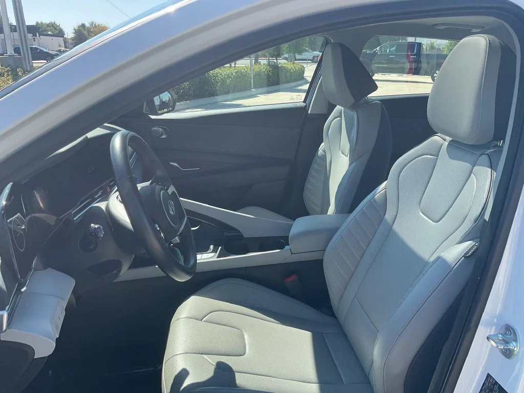 Used 2025 White Hyundai Limited image 11
