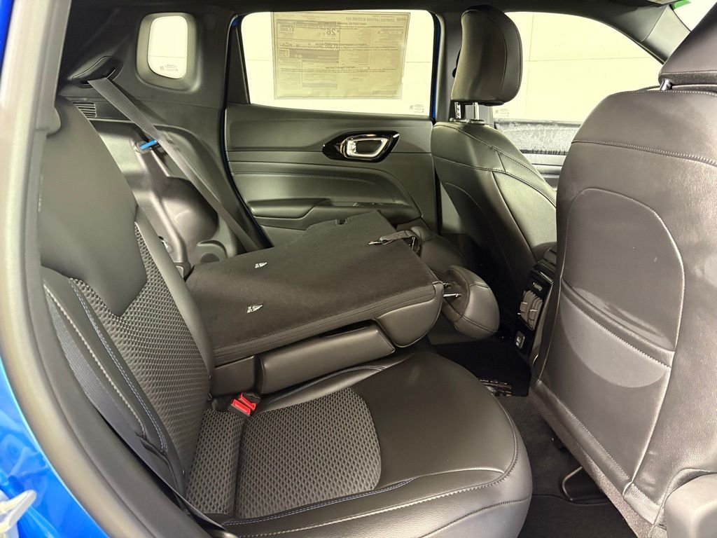 New 2026 Hydro Blue Pearlcoat Jeep Latitude image 13