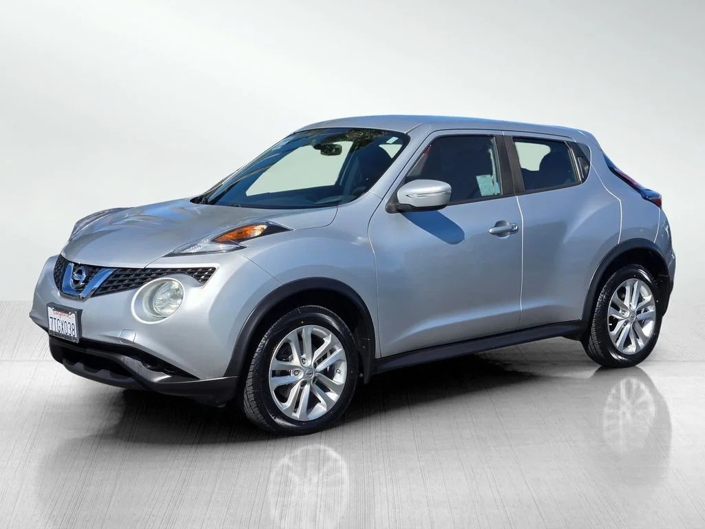 Used 2016 Silver Nissan S image 6