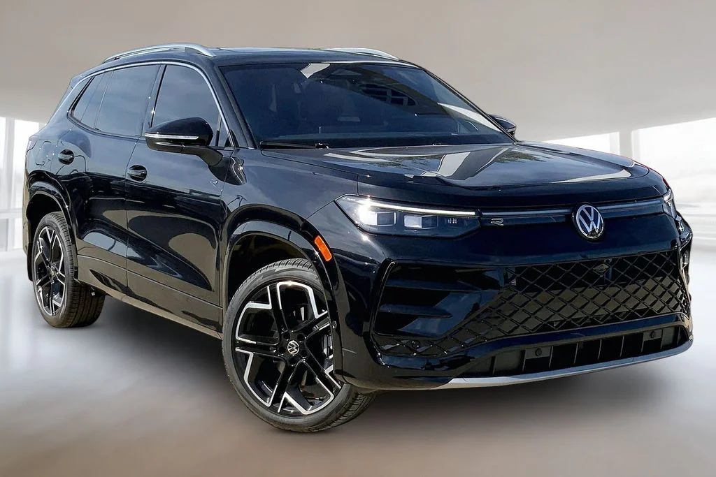 New 2026 Deep Black Pearl Volkswagen SEL R-Line Turbo image 2