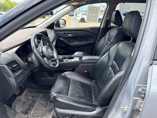Used 2022 Gray Nissan Platinum image 10