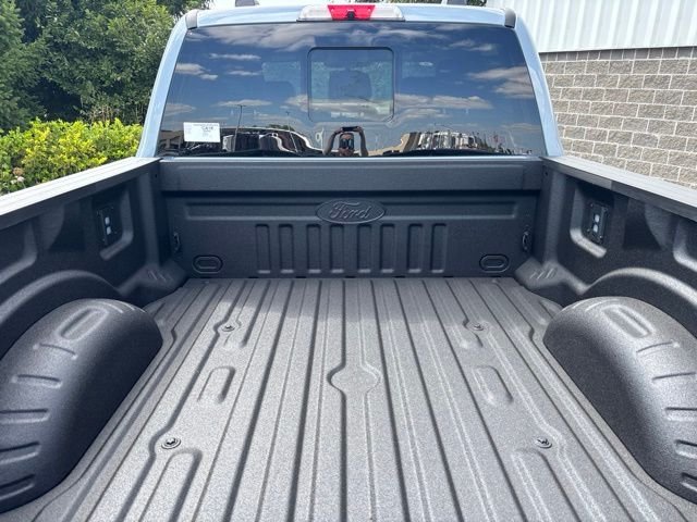 New 2026 Glacier Gray Metallic Tri-Coat Ford F-350® Lariat® image 46