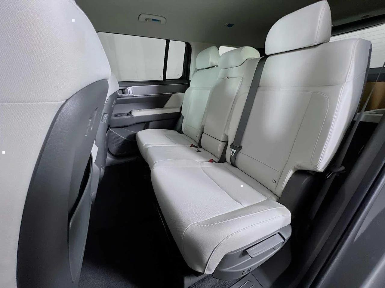 New 2026 Hampton Gray Hyundai SE image 14