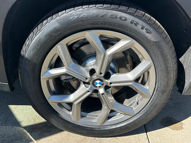 Certified Used 2025 Mineral White Metallic BMW xDrive30i image 29