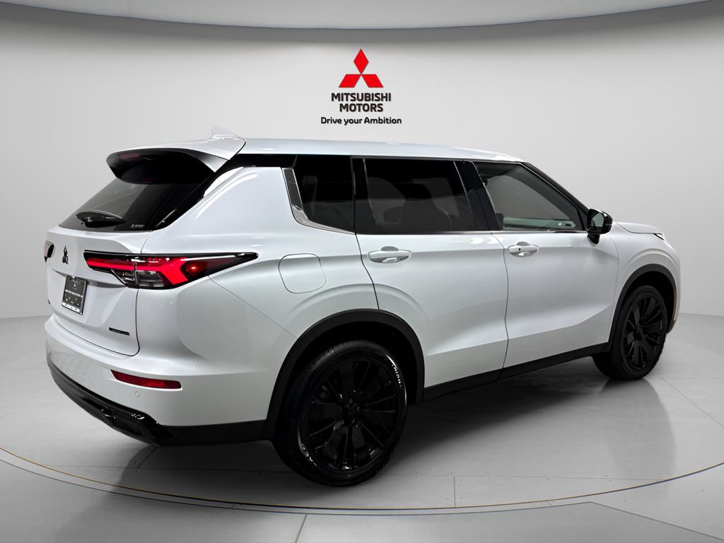 New 2026 White Diamond Mitsubishi LE image 3