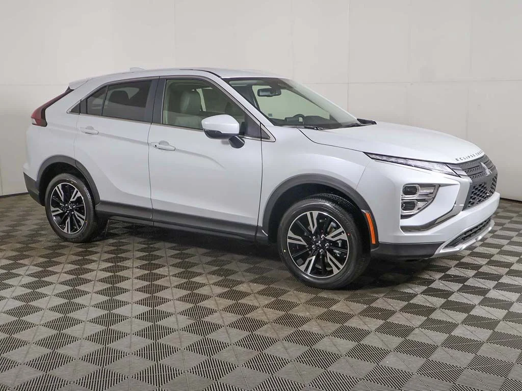 New 2026 White Mitsubishi SE image 14
