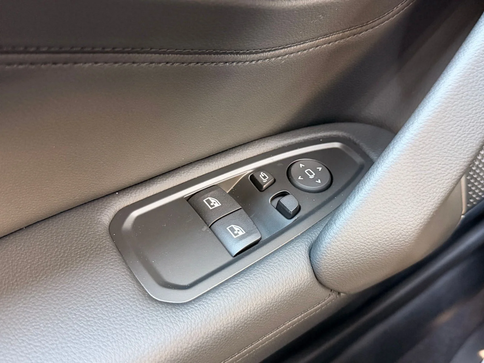 New 2026 Alpine White BMW sDrive30i image 15