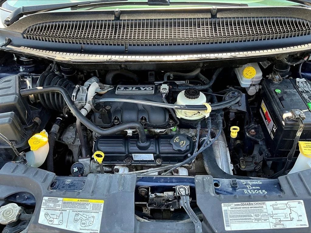 Used 2005 Blue Dodge SE image 29