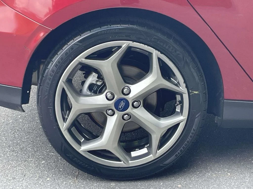 Used 2015 Red Ford SE image 7