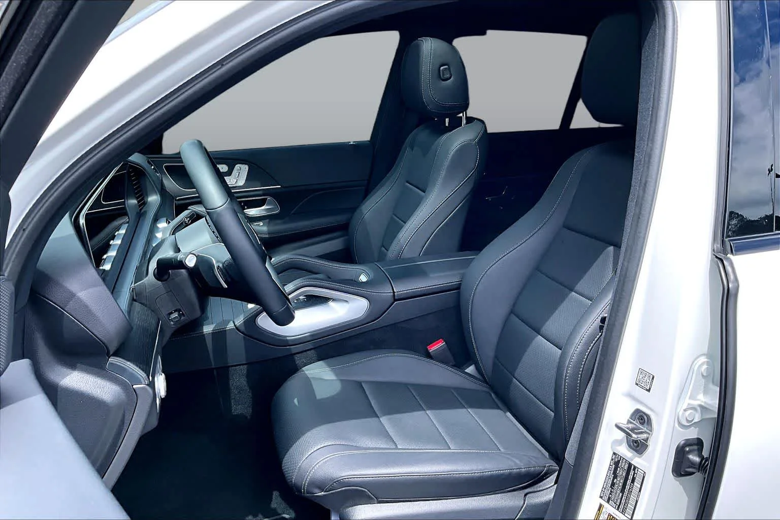 Used 2025 Polar White Mercedes-Benz GLE 450e image 14