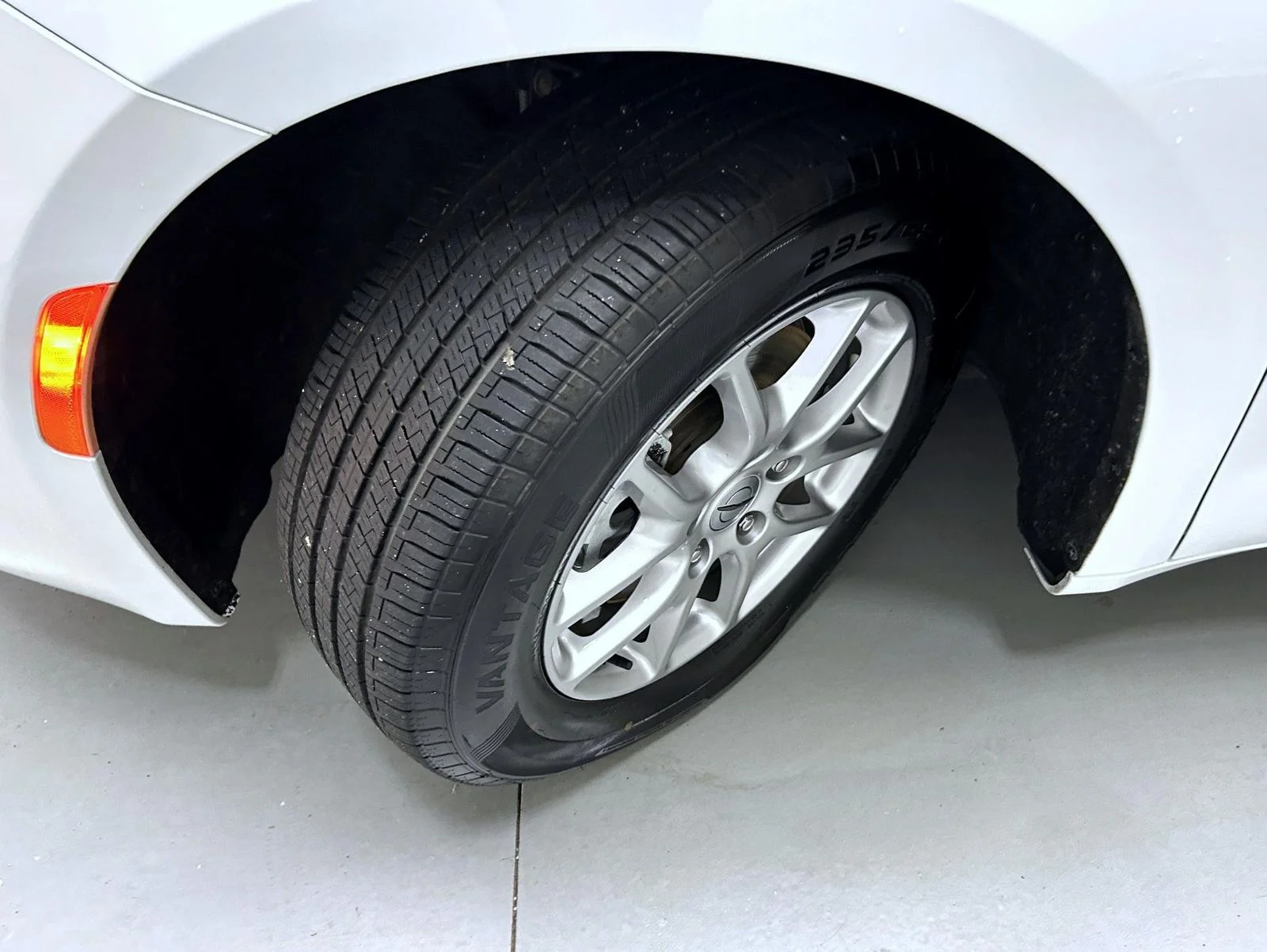 Used 2023 White Chrysler LX image 22