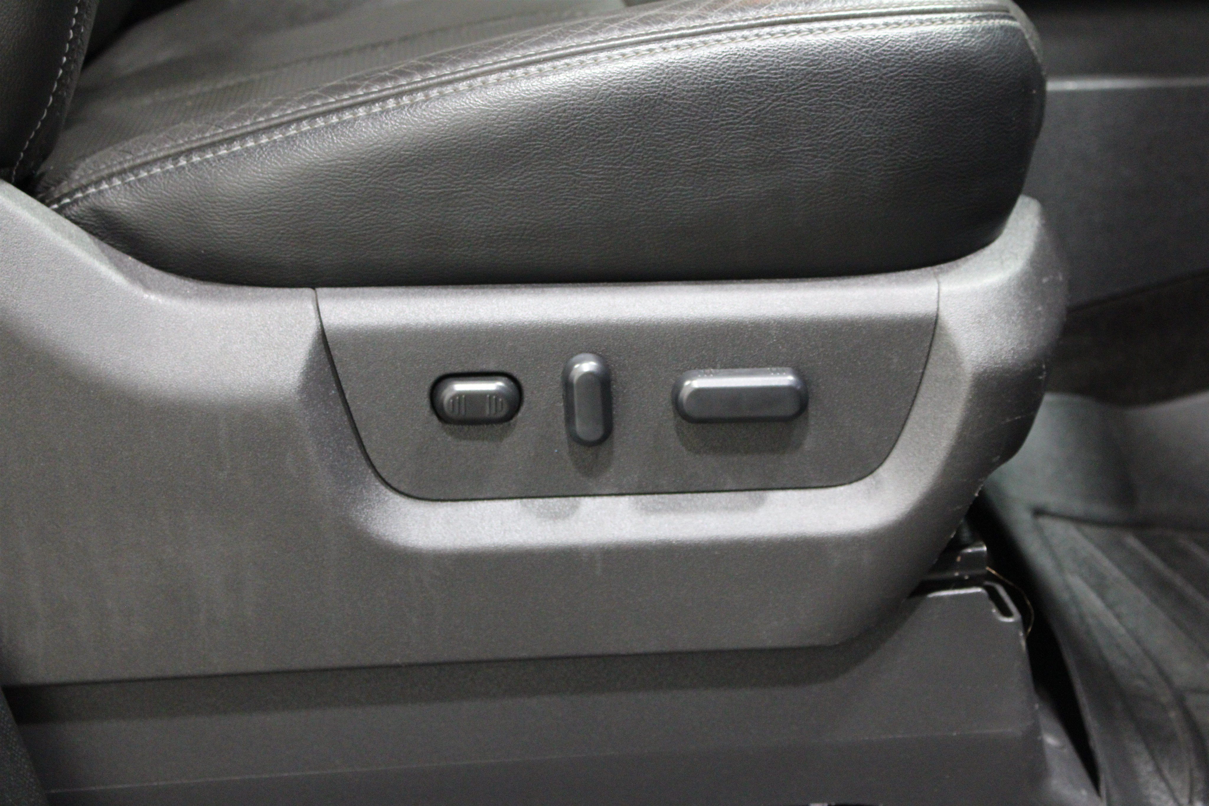 Used 2016 Shadow Black Ford Lariat image 20