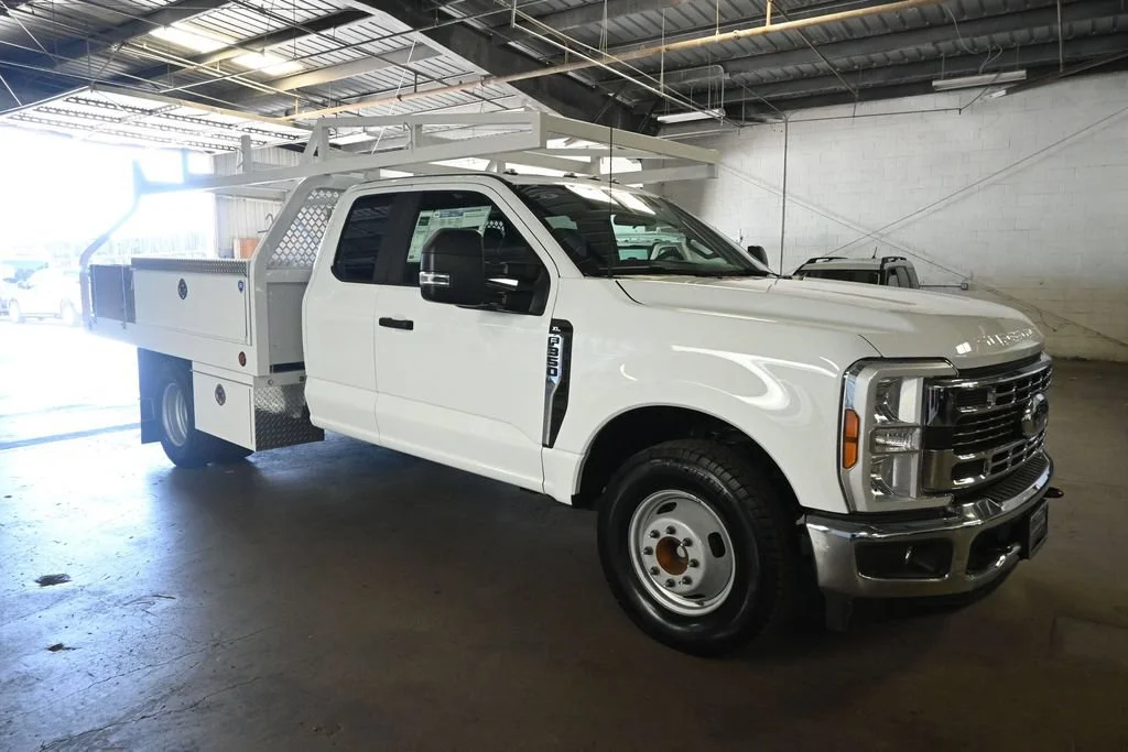 New 2026 Oxford White Ford XL image 1