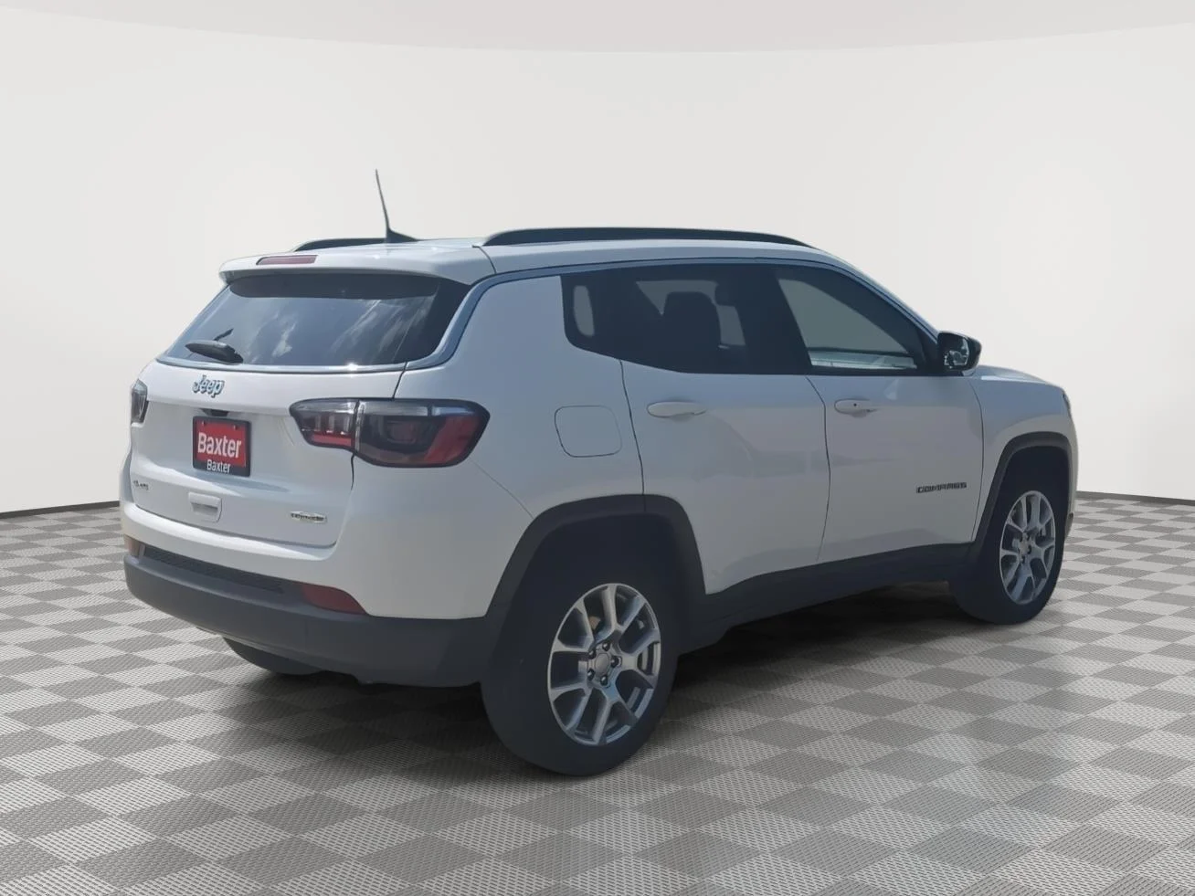 Used 2023  Jeep Latitude Lux image 5