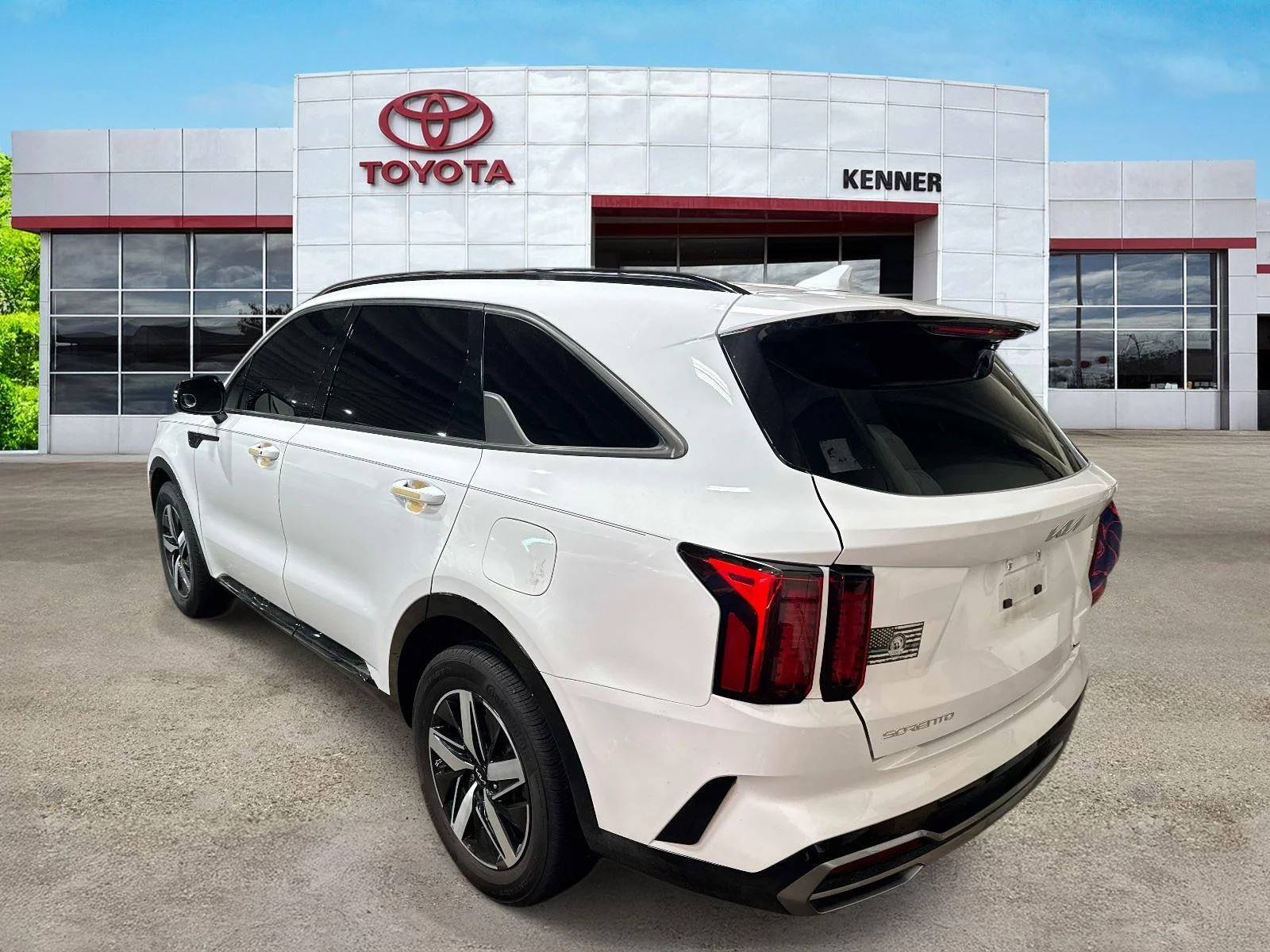 Used 2023 Glacial White Pearl Kia S image 4