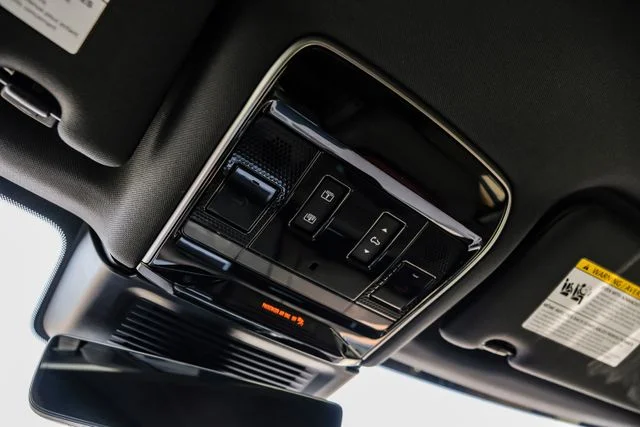 2026 Land Rover Range Rover SE - Photo 30