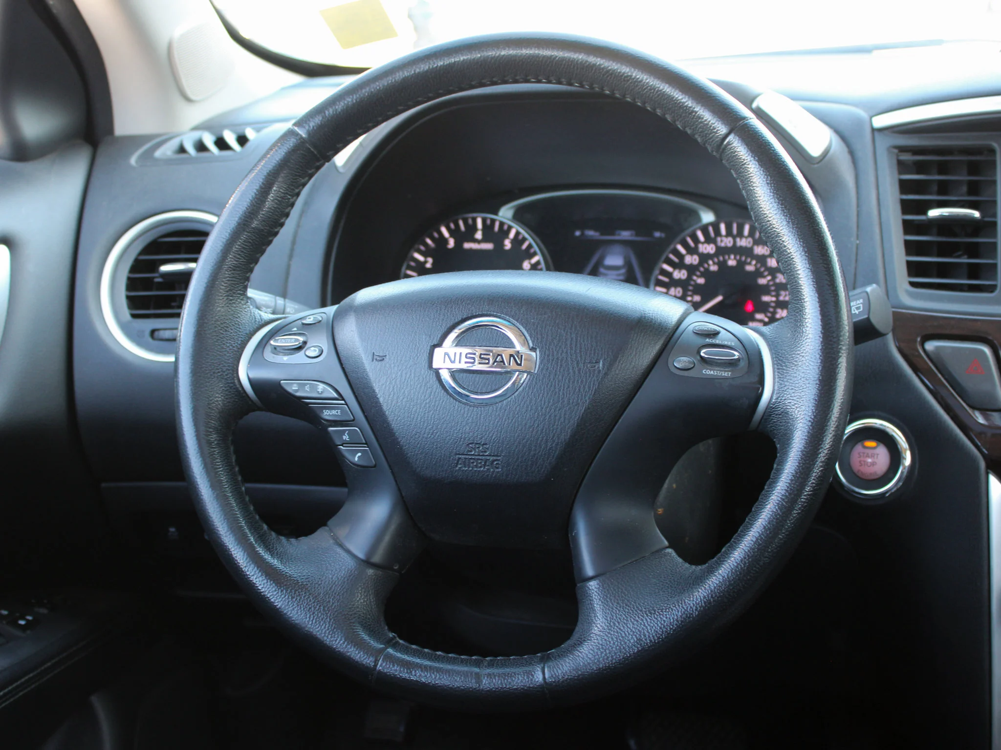 Used 2014 White Nissan Platinum * V6 | Heated/Cooled Seats | Rear DVD | Trailer Tow Package | BOSE | 360 Camera image 5