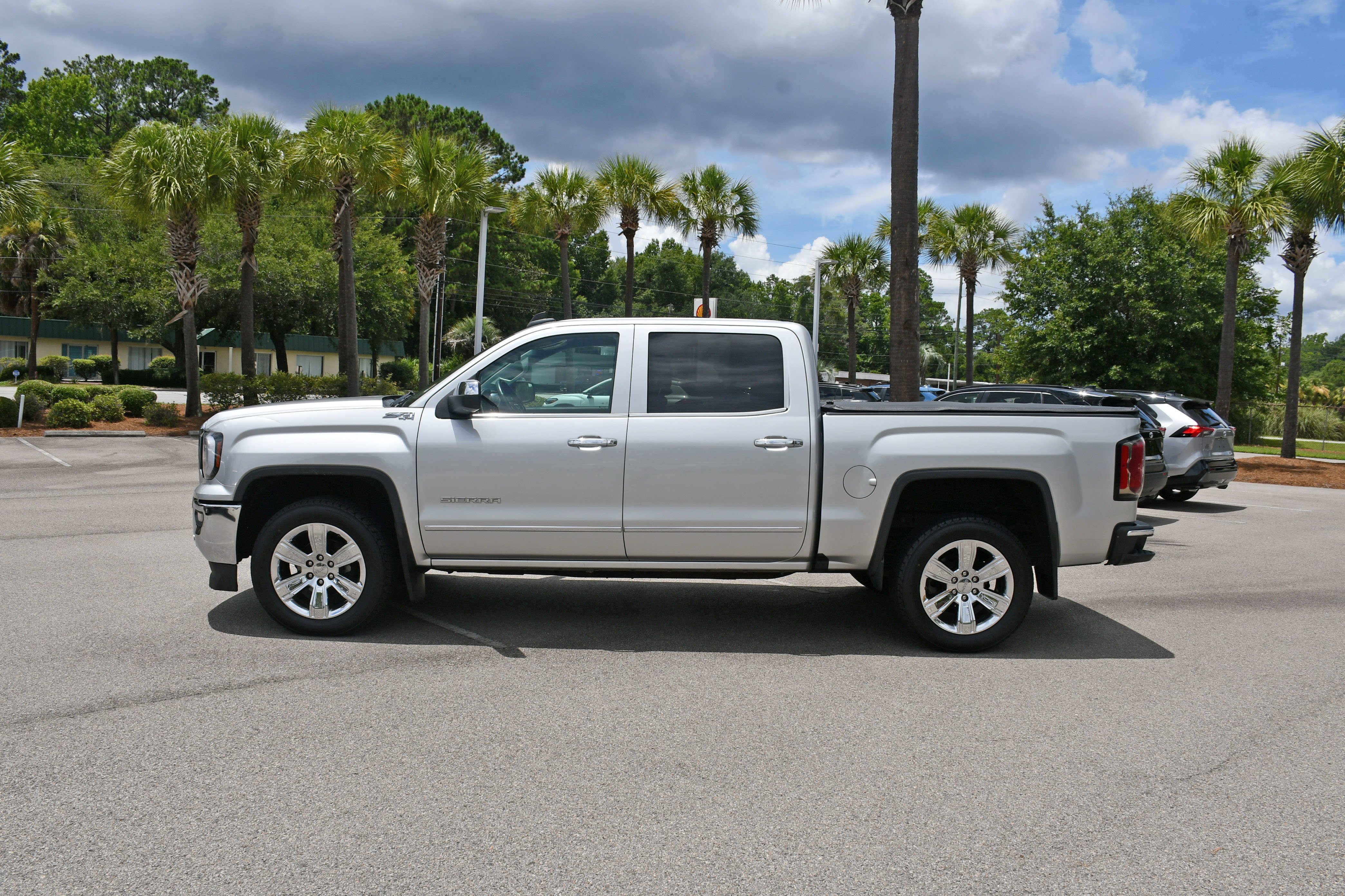 Used 2017 Silver GMC SLT image 5