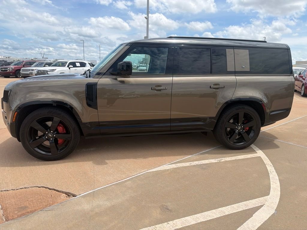 Used 2023 Lantau Bronze Metallic Land Rover X image 2