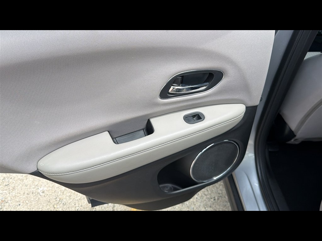 Used 2018  Honda EX image 19