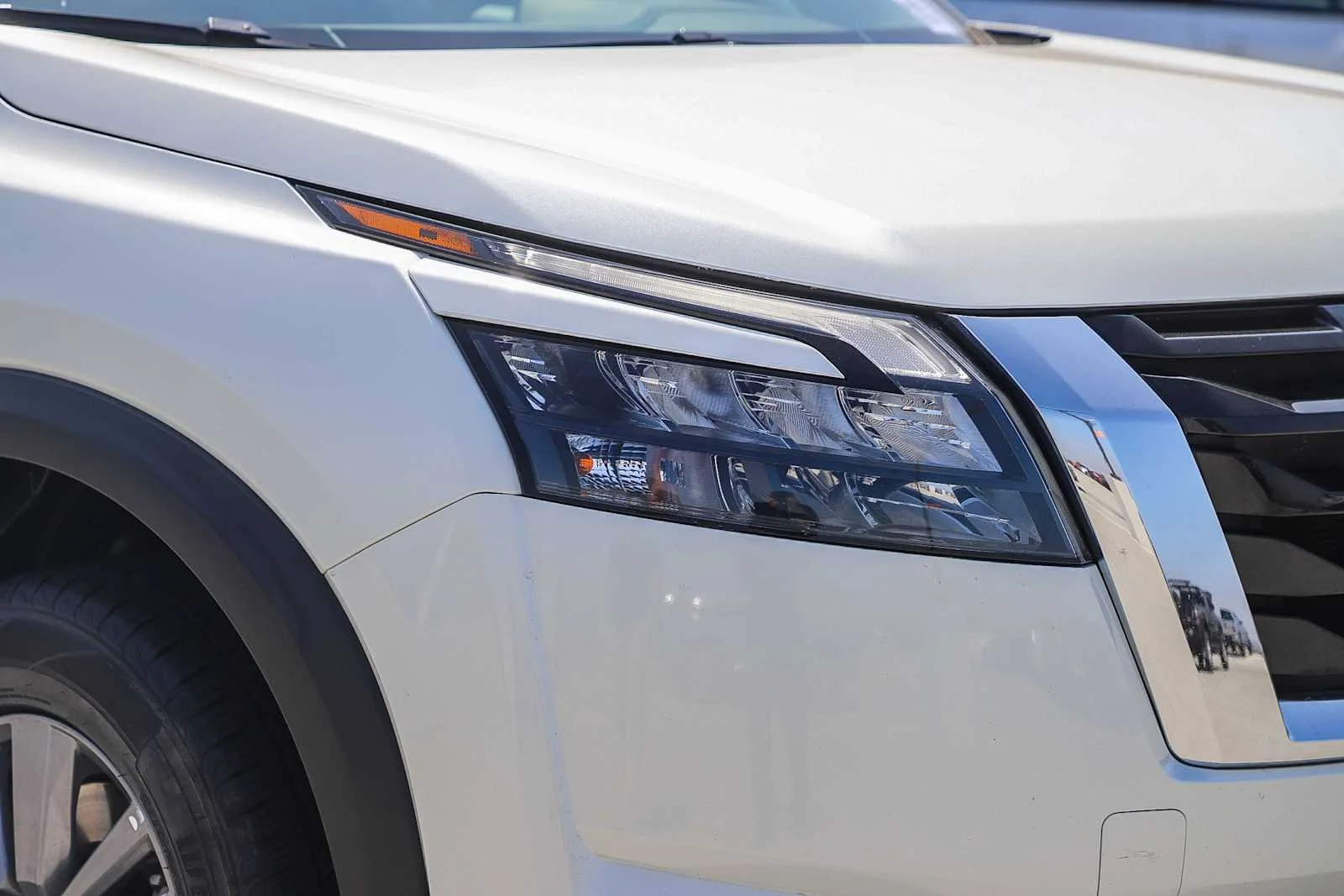 Used 2024 Pearl White Tricoat Nissan SV image 4