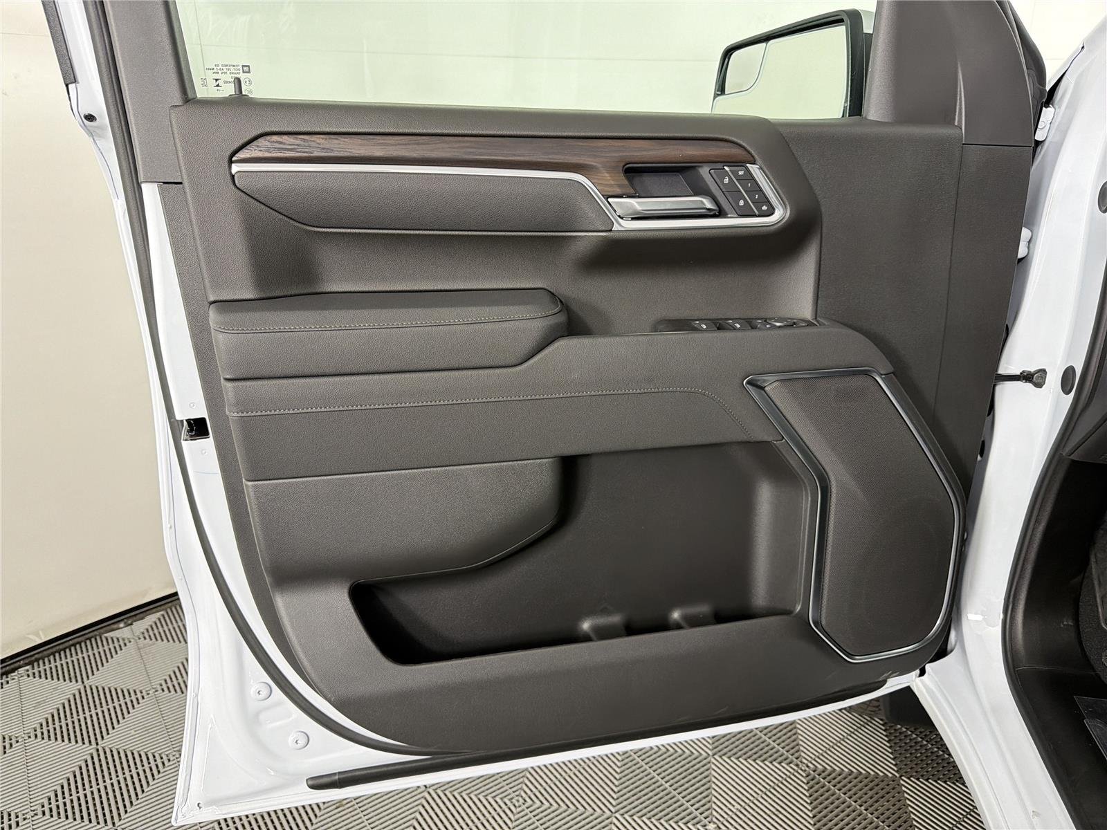 2026 GMC Sierra 1500 SLT - Photo 8