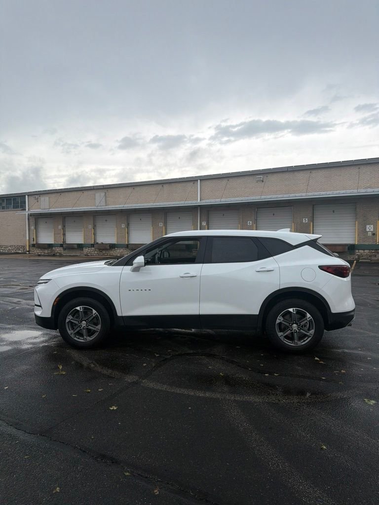 Used 2023 Summit White Chevrolet LT image 9