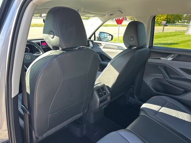 Used 2026 Silver Volkswagen SE image 17