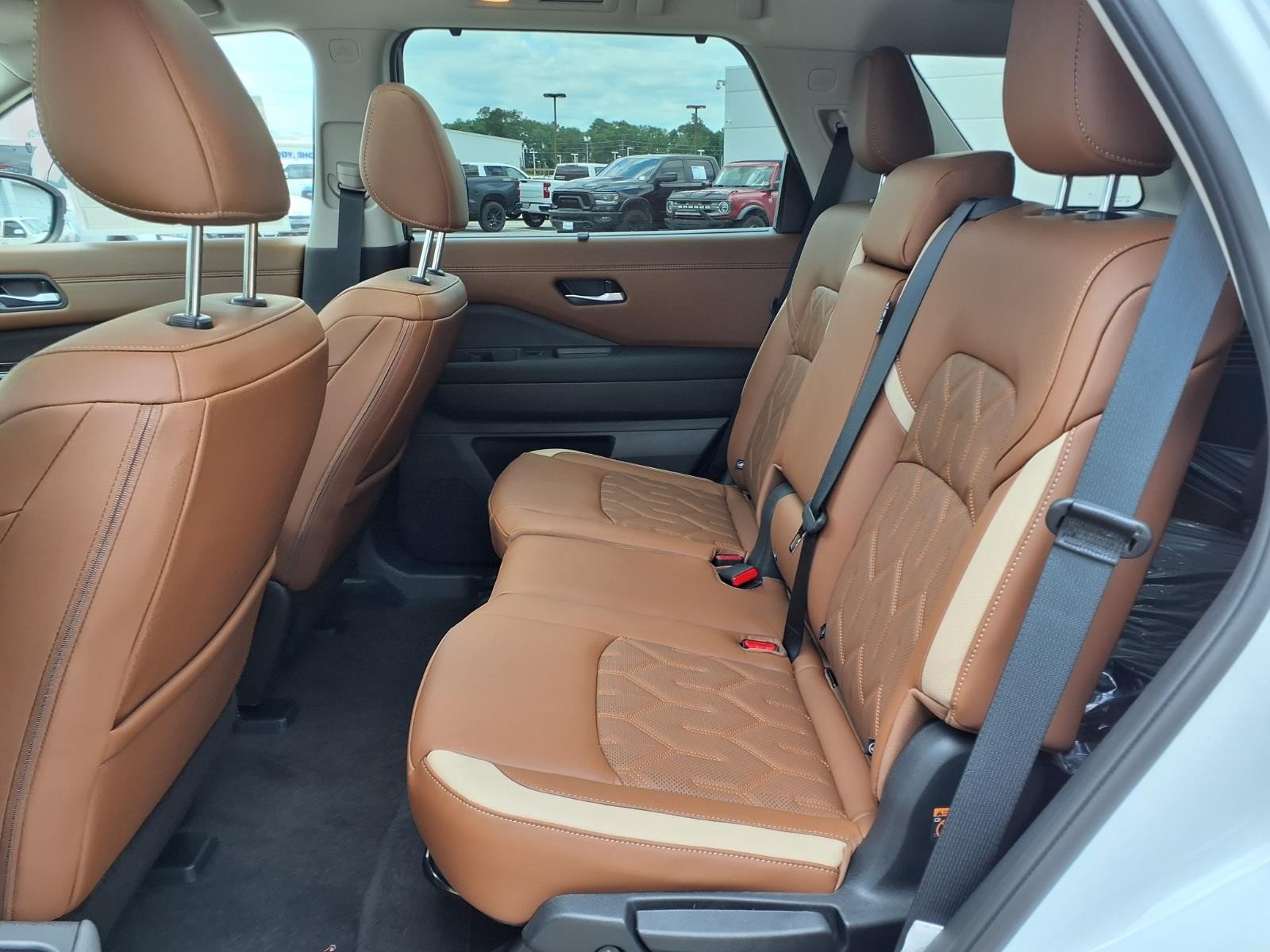 2026 Nissan Pathfinder Platinum White at Robbins Nissan