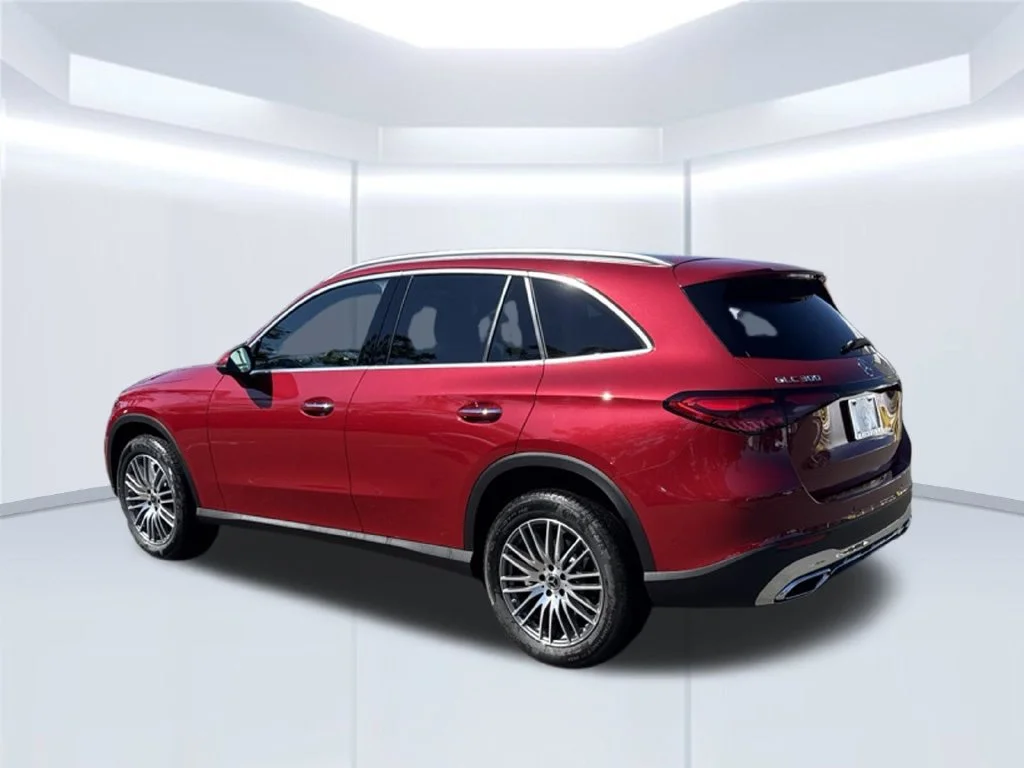 New 2027 MANUFAKTUR Patagonia Red Metallic Mercedes-Benz GLC 300 image 3