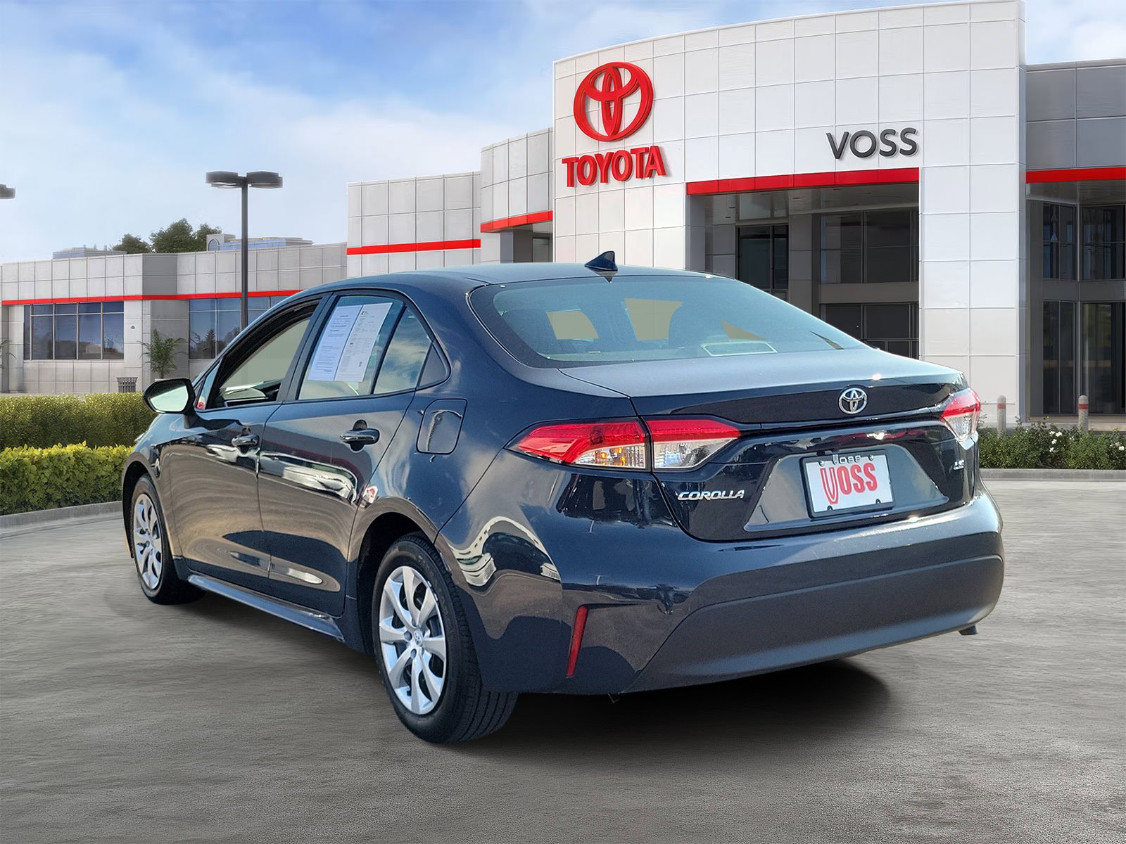 2026 Toyota Corolla LE, photo 2 of 12